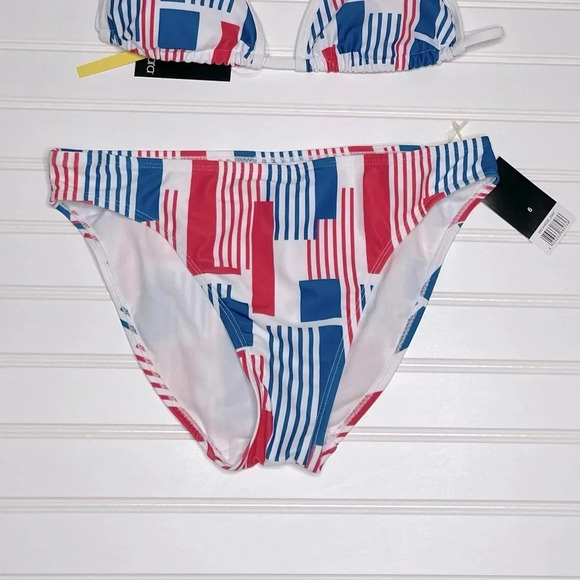 Triangle String Bikini Set in a trendy print Size 6 - Picture 3 of 6